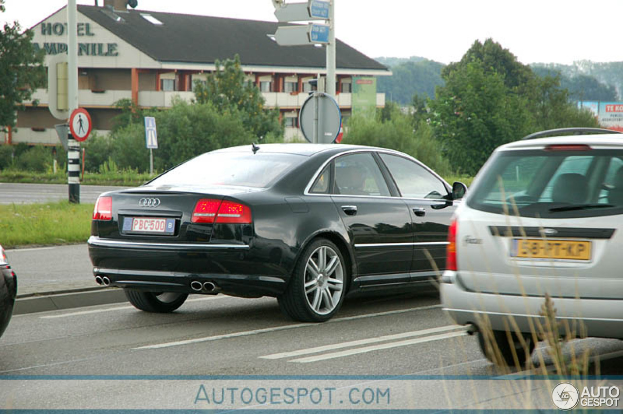 Audi S8 D3