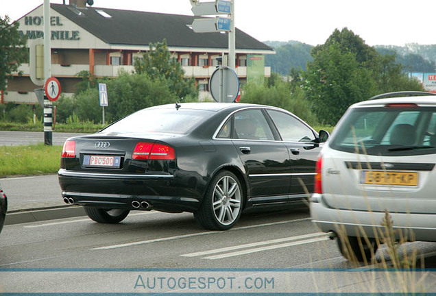 Audi S8 D3