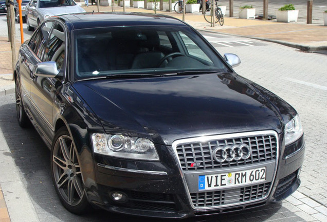 Audi S8 D3