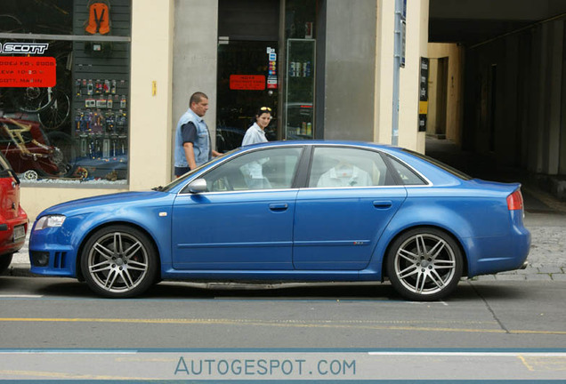 Audi RS4 Sedan