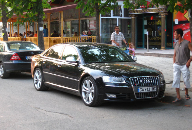 Audi S8 D3