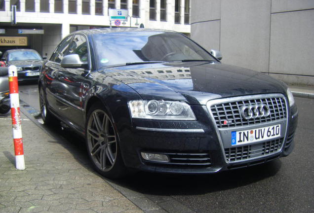 Audi S8 D3