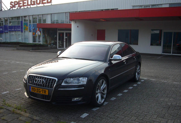 Audi S8 D3