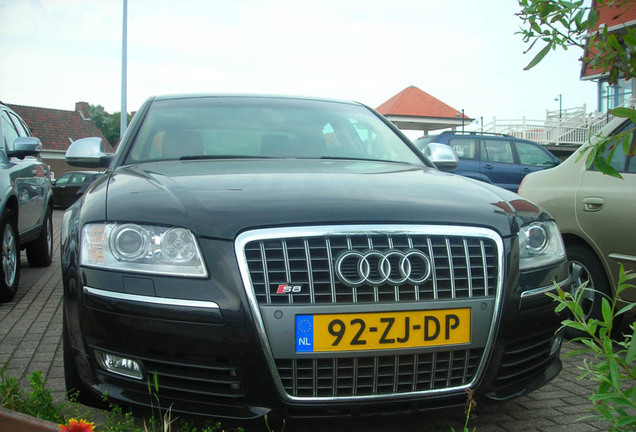 Audi S8 D3