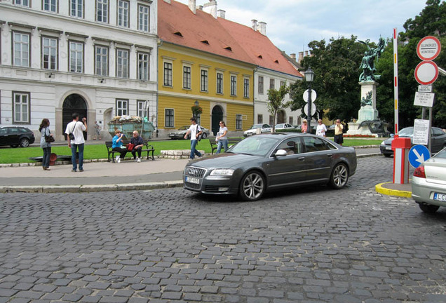 Audi S8 D3