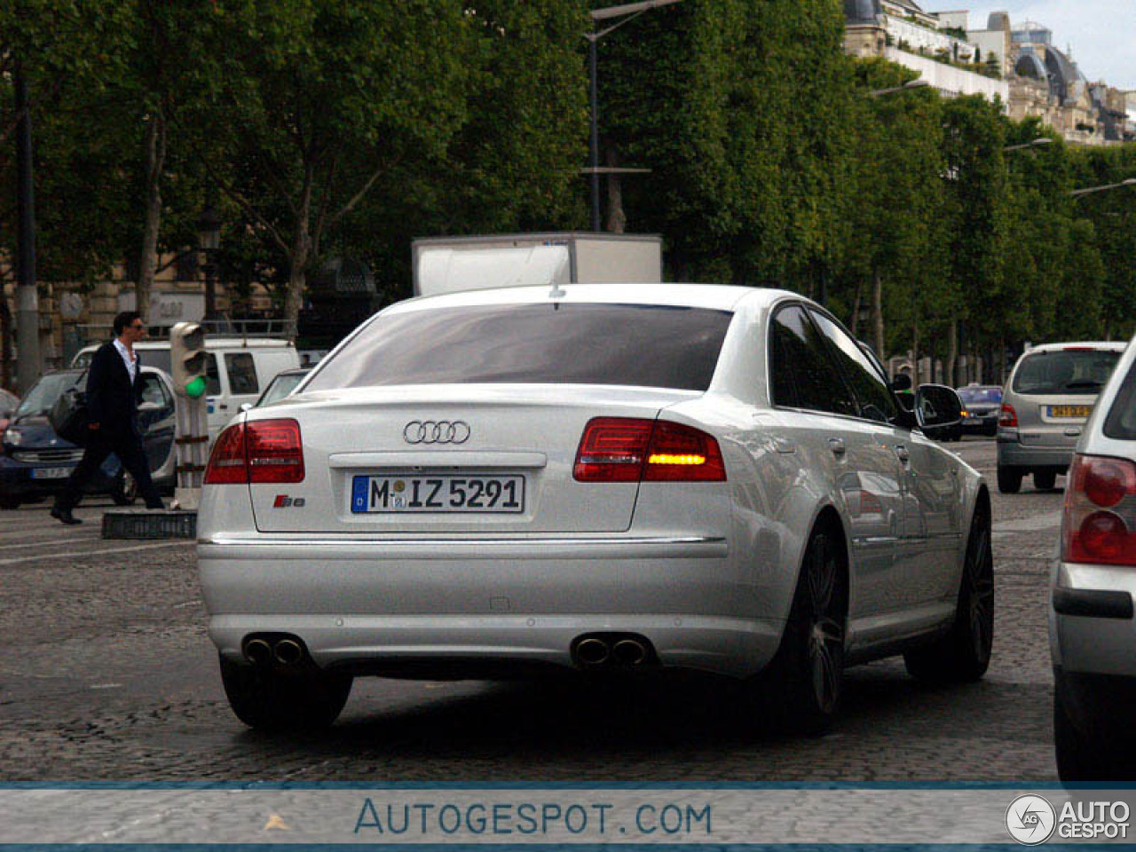 Audi S8 D3