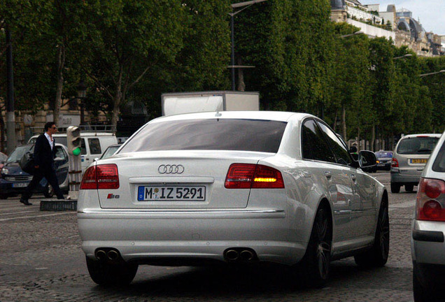 Audi S8 D3