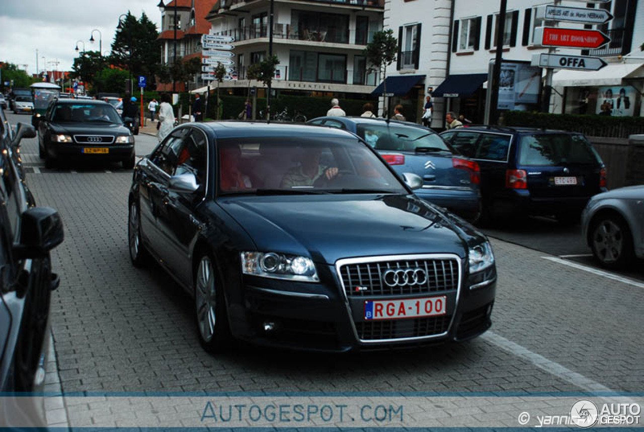 Audi S8 D3