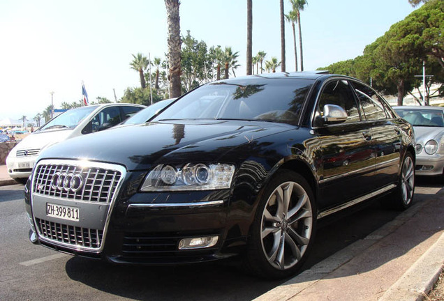 Audi S8 D3