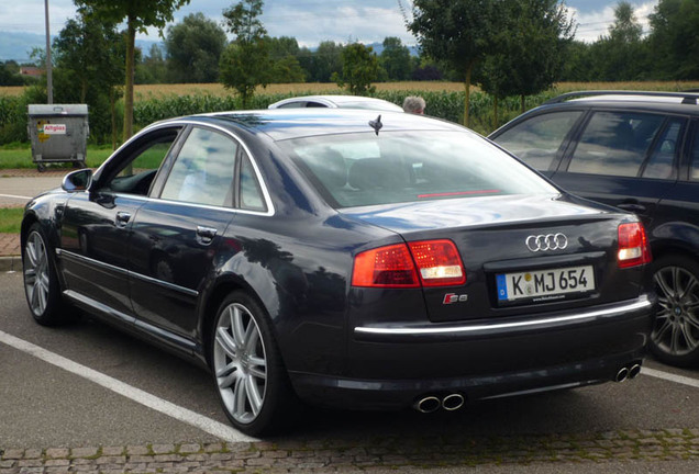 Audi S8 D3