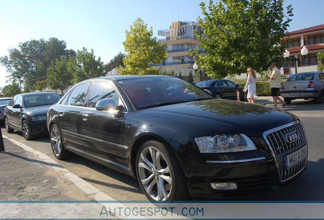 Audi S8 D3