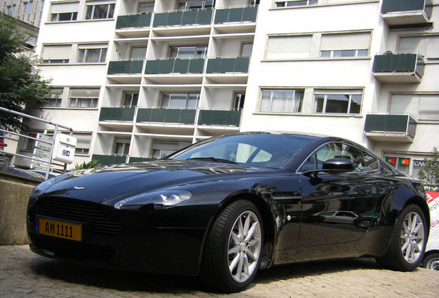 Aston Martin V8 Vantage