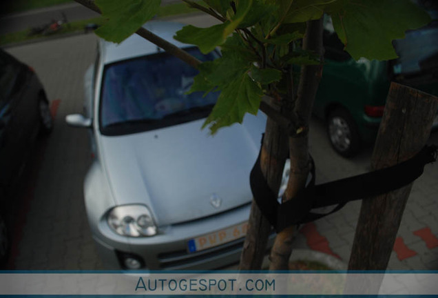 Renault Clio V6