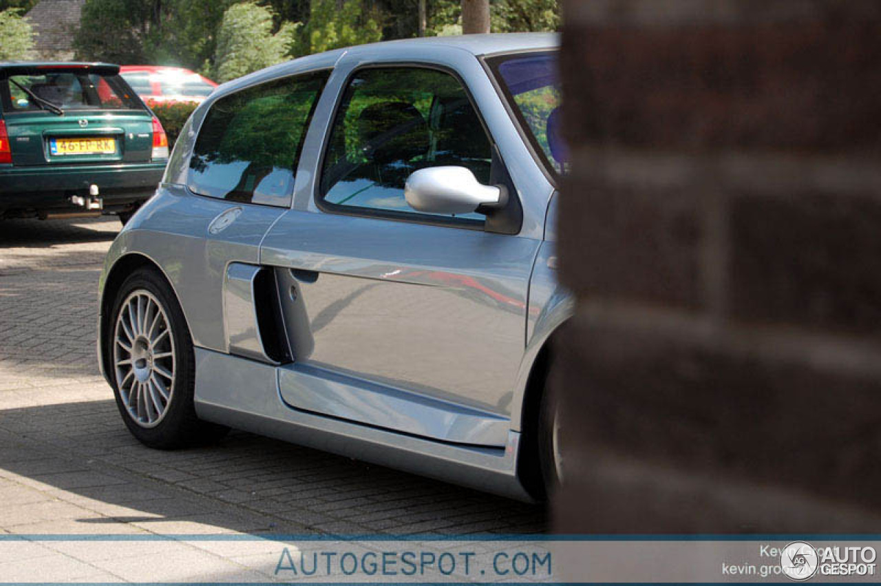 Renault Clio V6