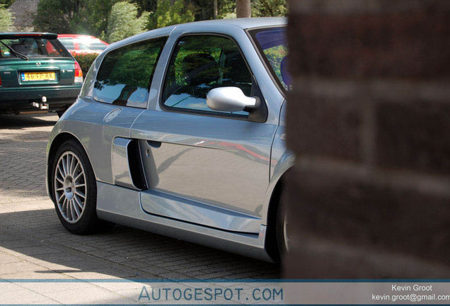 Renault Clio V6