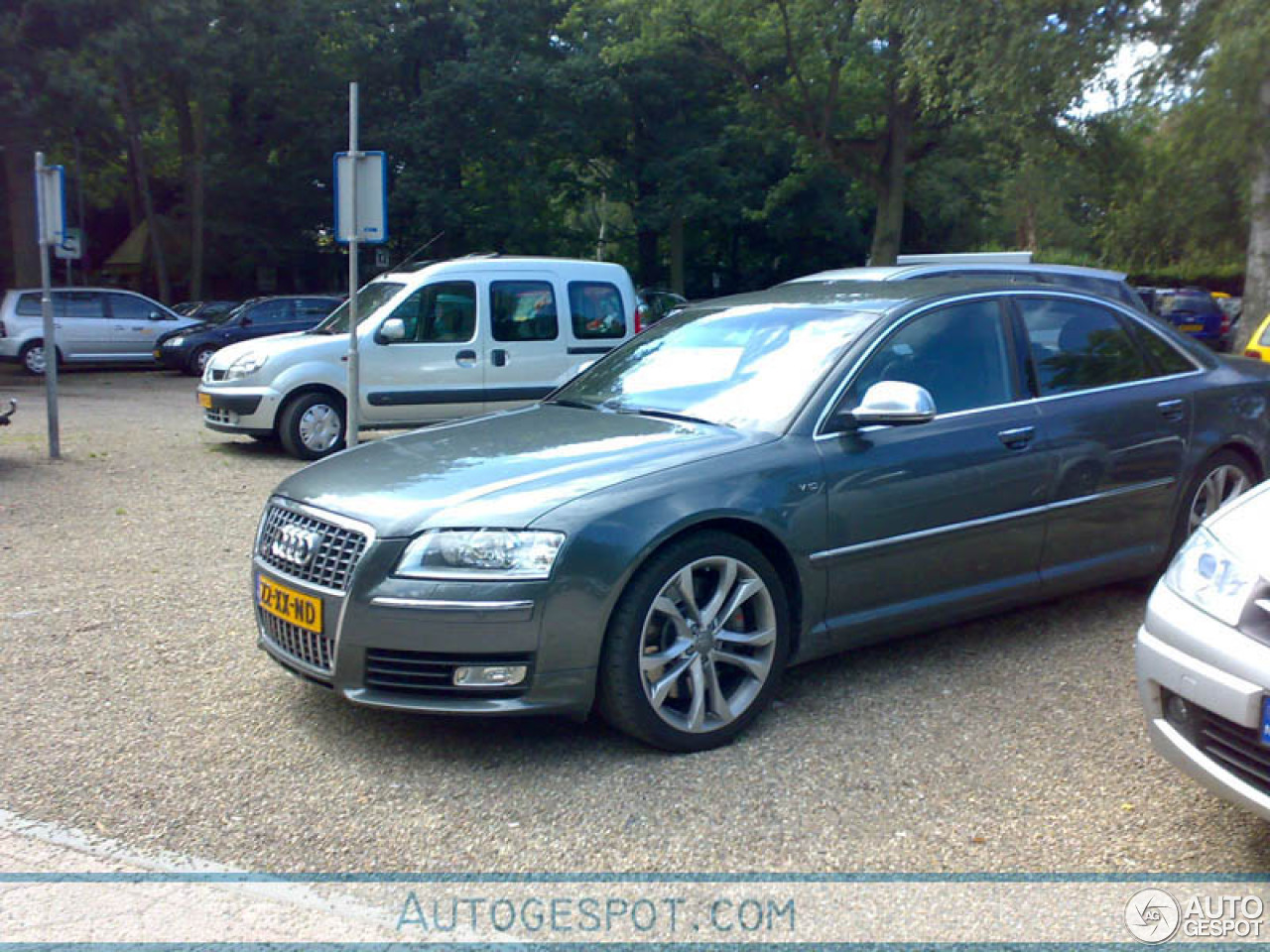 Audi S8 D3