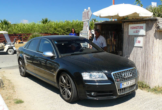 Audi S8 D3