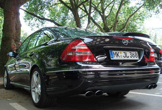 Mercedes-Benz E 55 AMG