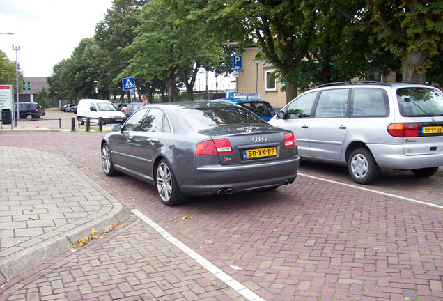 Audi S8 D3