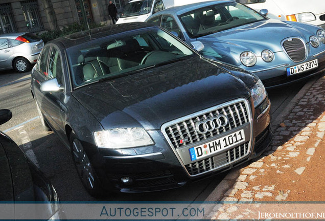 Audi S8 D3