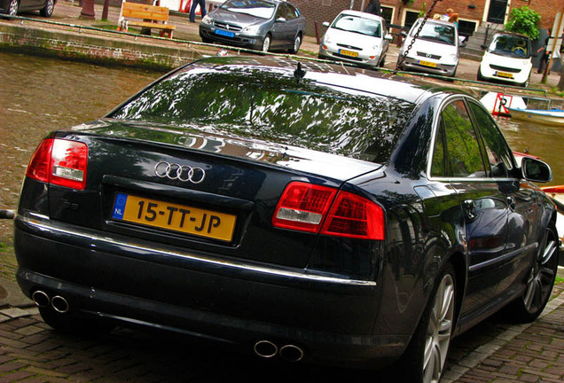 Audi S8 D3