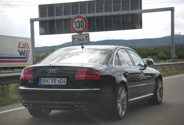 Audi S8 D3