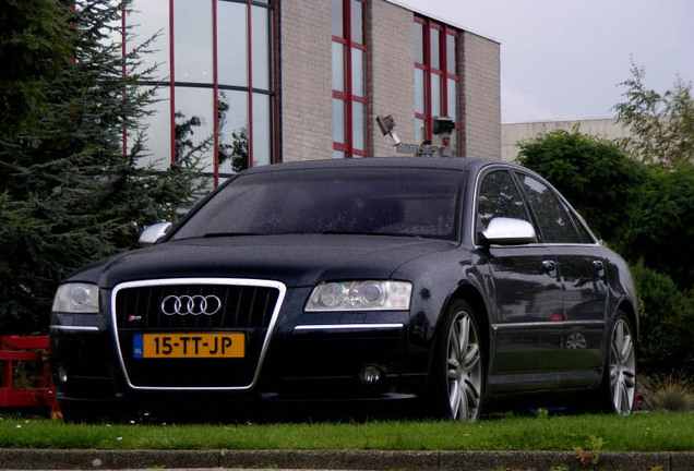 Audi S8 D3