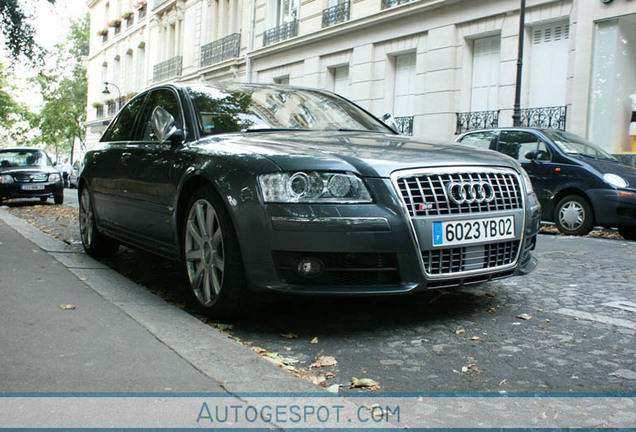 Audi S8 D3