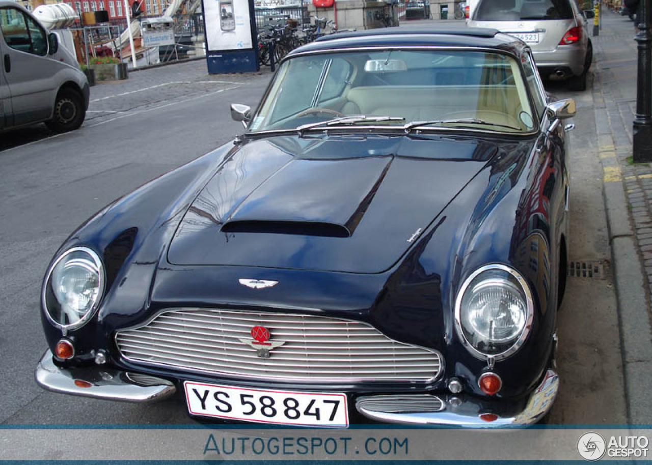 Aston Martin DB6 MKI