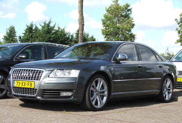 Audi S8 D3