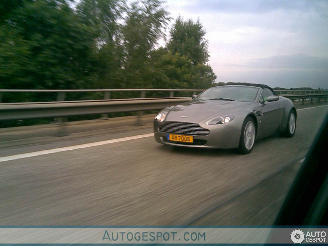 Aston Martin V8 Vantage Roadster