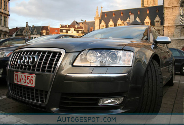 Audi S8 D3