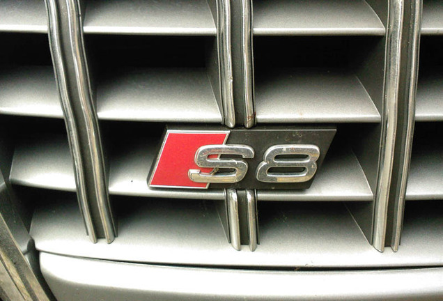 Audi S8 D3