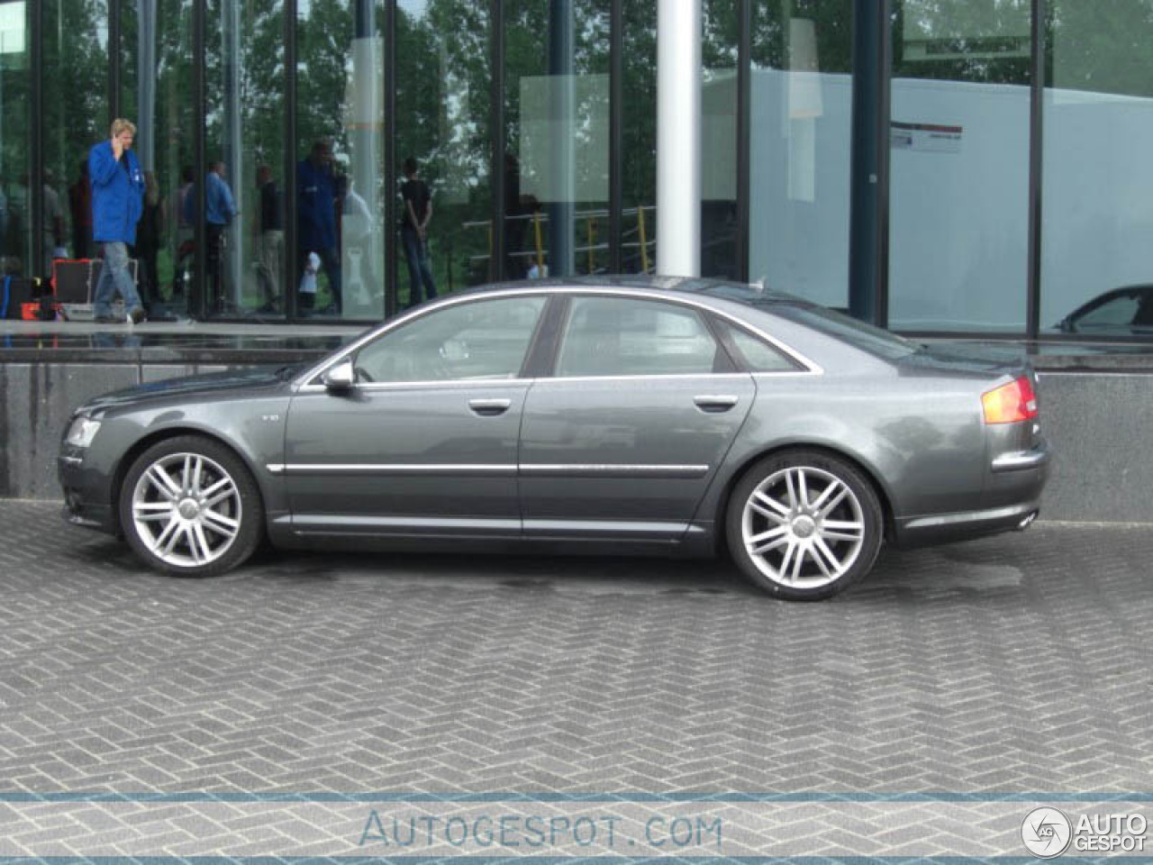 Audi S8 D3