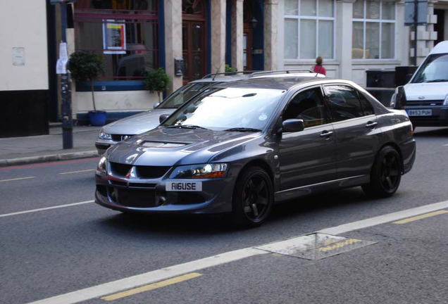 Mitsubishi Lancer Evolution VIII MR FQ-320