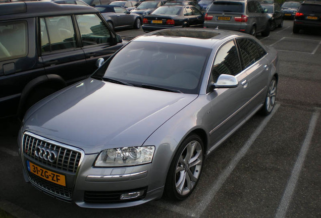 Audi S8 D3