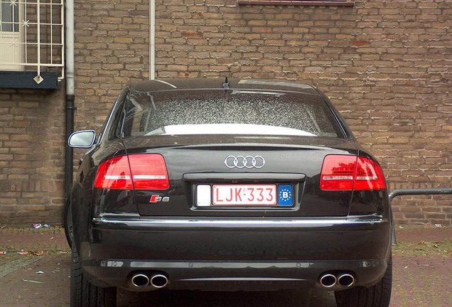 Audi S8 D3