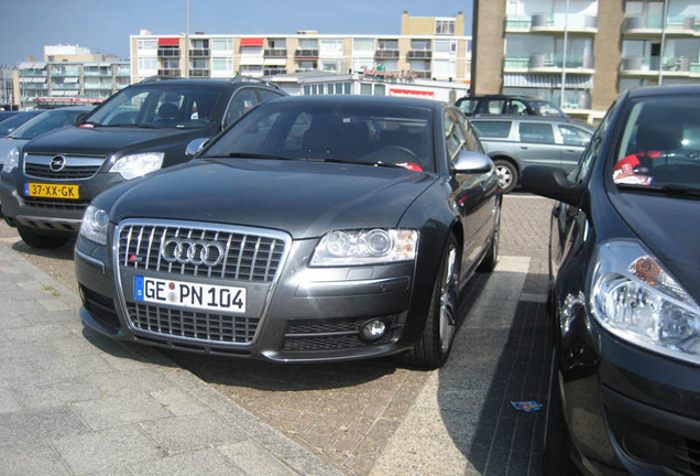 Audi S8 D3