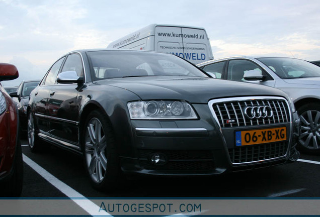 Audi S8 D3