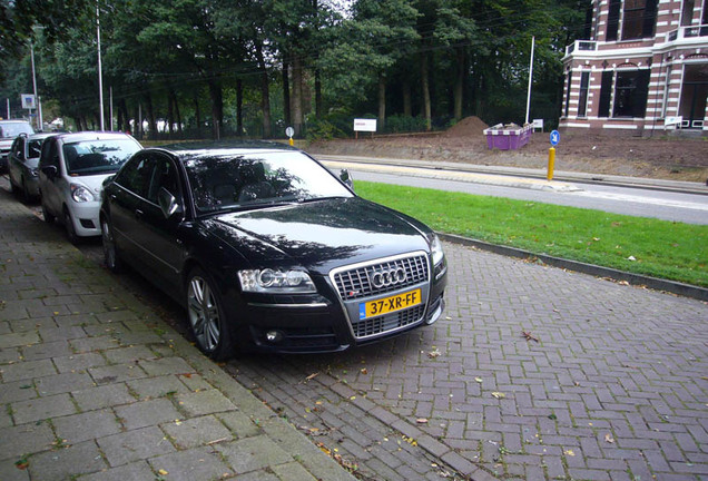 Audi S8 D3