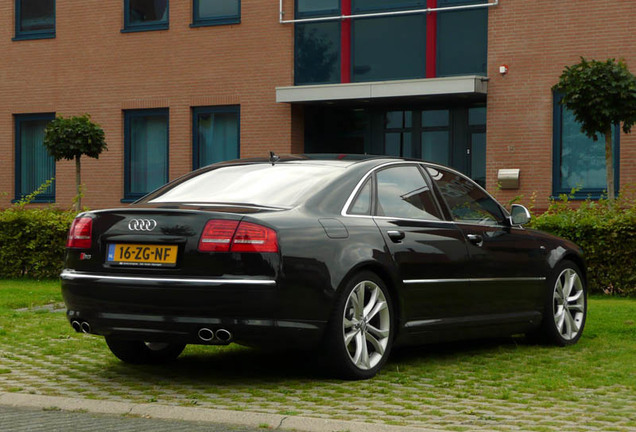 Audi S8 D3