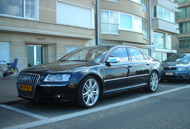 Audi S8 D3