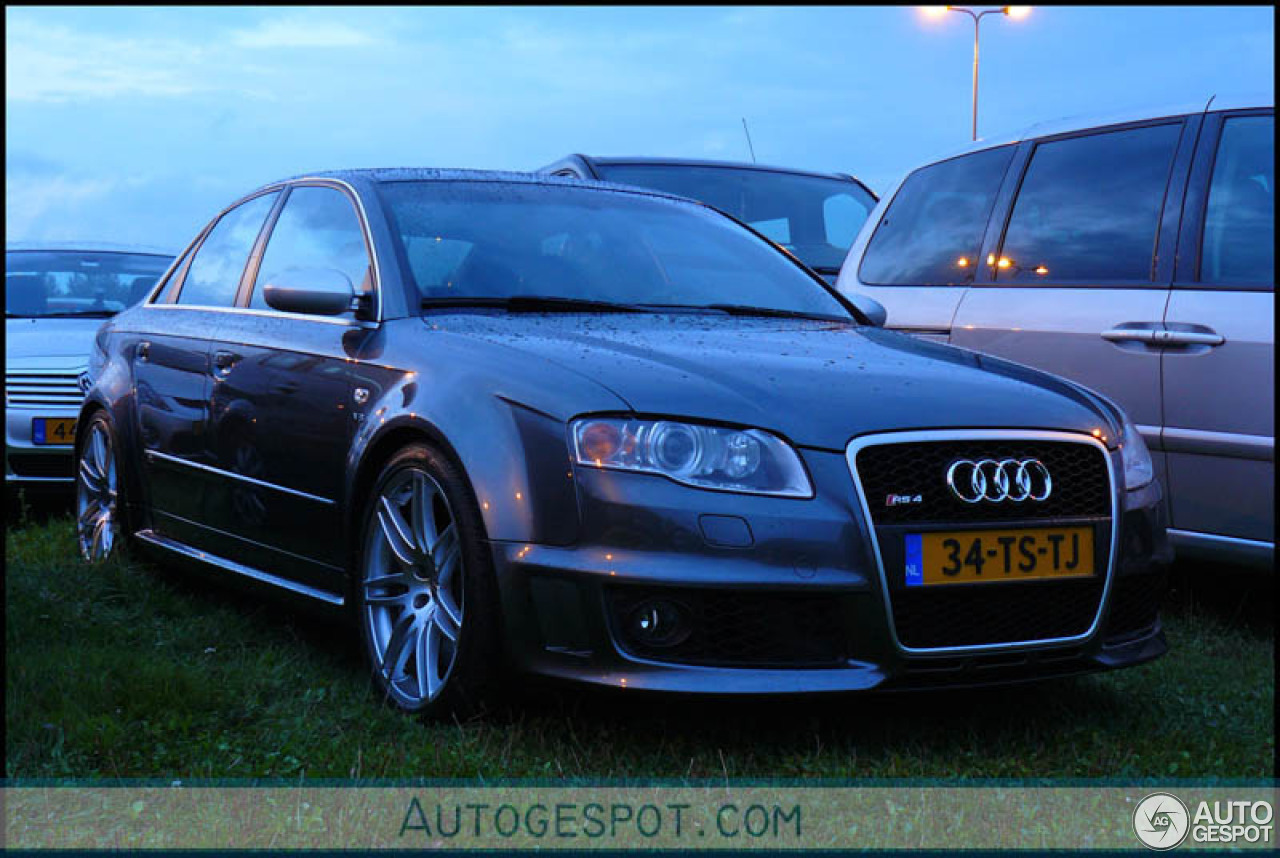 Audi RS4 Sedan