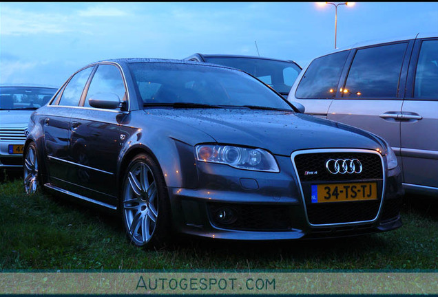 Audi RS4 Sedan