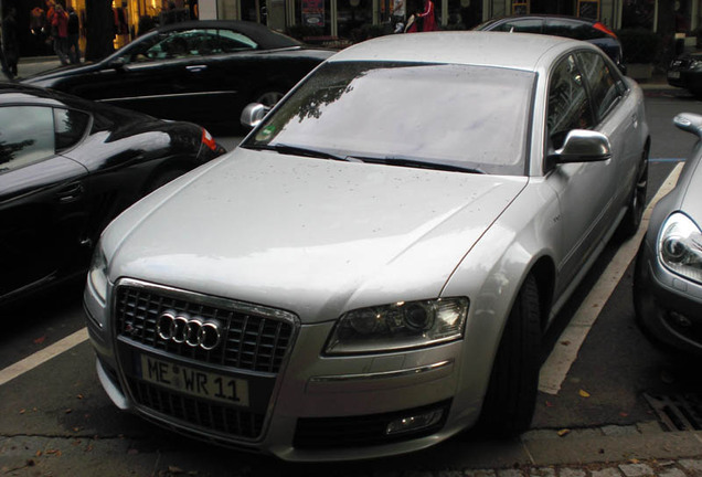 Audi S8 D3