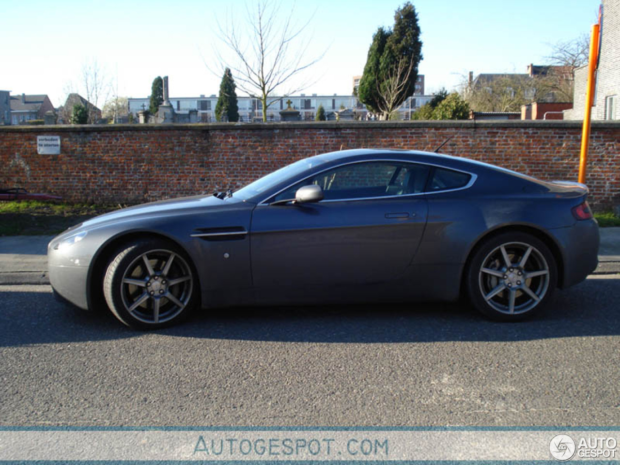 Aston Martin V8 Vantage