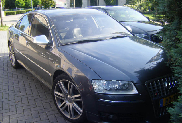 Audi S8 D3