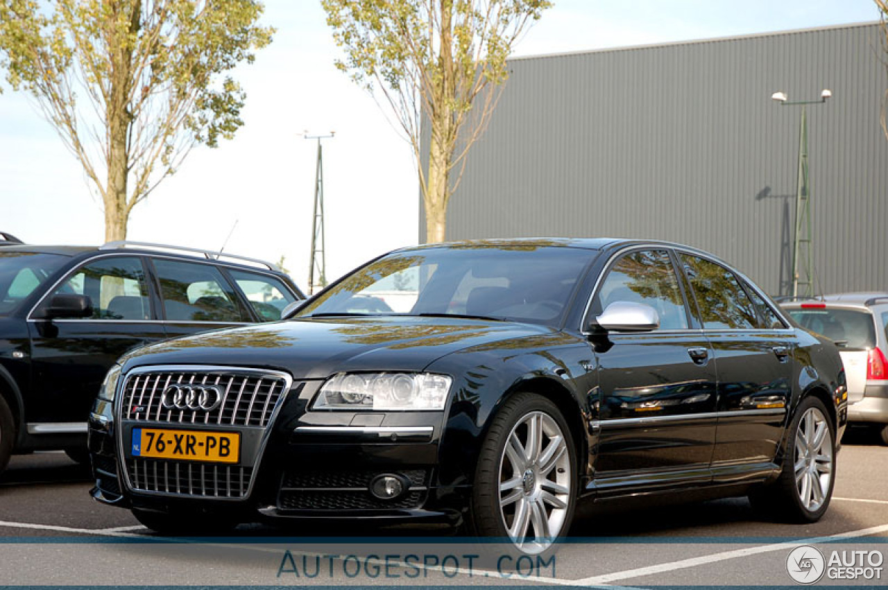 Audi S8 D3