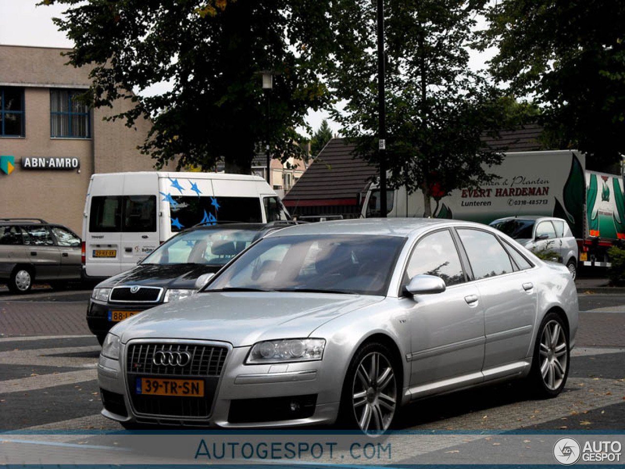 Audi S8 D3