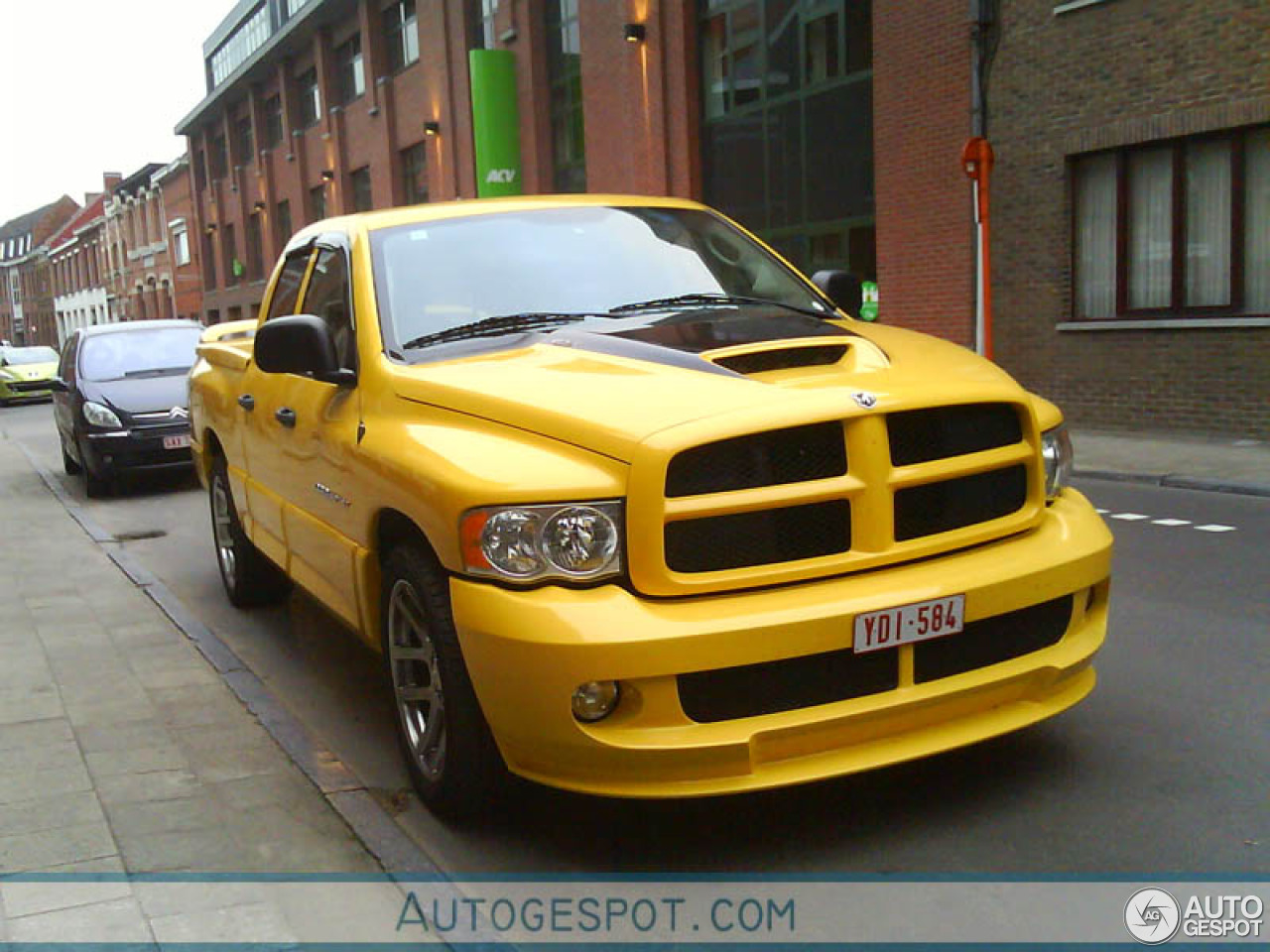 Dodge RAM SRT-10 Quad-Cab Yellow Fever Edition